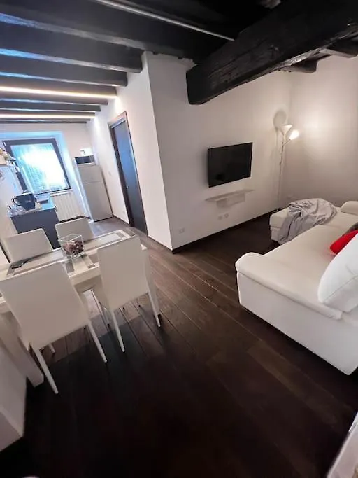 Lu.Ni. Guesthouse Roma 0*,